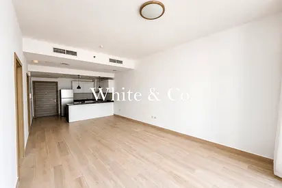 Marina Skyline View | Spacious |Near Exit
