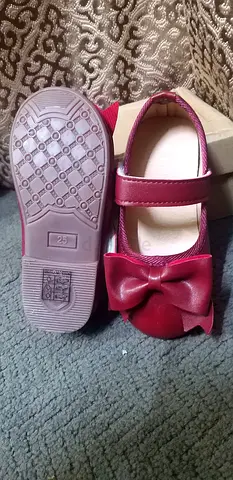 Girls burgundy Mary Jane shoes - size 25,