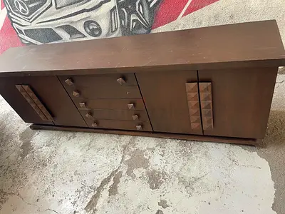 Dinnig cabinet