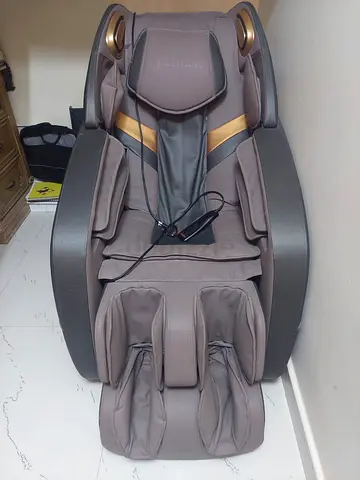 full-body electric massage chair - Excellent condition