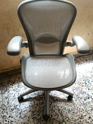 Herman Miller Aeron chair for selling.gray colour
