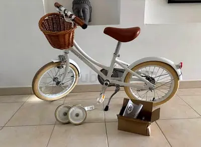 Classic White Banwood bicycle - 16 inches
