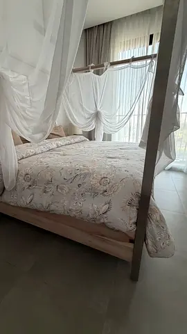 Kind Size Bed &Bedside tables