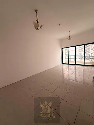 للإيجار السنوي في الشارقة المجاز 3 عند القصباء ثلاث غرف وصالة ثلاثة حمامات غرفة خادمة ماستر وبلكونة السعر 45000 درهم الدفع 4 دفعات