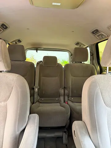 صورة 8 لـ 2010 Toyota SIENNA