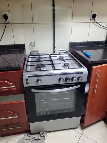 Used freestanding gas cooker with oven - good working condition