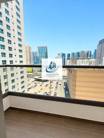 شقة فاخرة من فئة بريميوم 🏡 مكونة من غرفتين وصالة (2BHK) مع غرفة ماستر، وخزائن مدمجة داخل الغرف، في بناية جديدة 🏢 مخصصة للعائلات. تصميم جميل جداً ✨ اغتنم فرصة امتلاك منزلك بنظام دفع سهل على 12 شيك 😍 قر