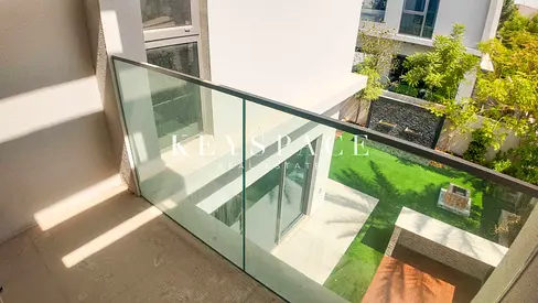 Refined Executive Residence | Exceptional Lifestyle | Resale