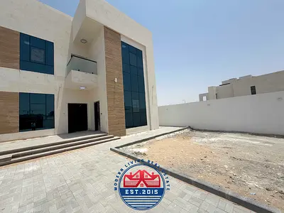 Private Entrance 4 Bedroom Hall Majlis Maidroom kitchen near Supermarket at Prime Location In Madinat Al Riyadh
