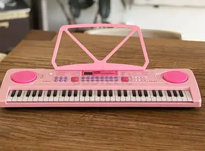 Kids pink electronic portable keyboard/ piano (61 keys)