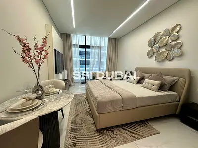استوديو مفروش | برج سكاي هيلز 1 | إطلالات على المسبح والمدينة