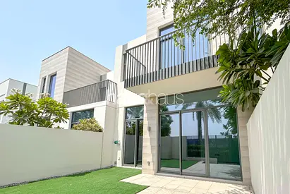 Single Row | July | Close to Pool and Park