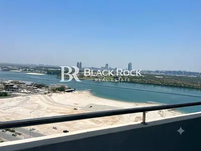 شقة بإطلالة خلابة على البحر والمدينة | بلكونة ممتدة | طابق مرتفع