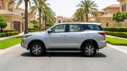 2022 Toyota FORTUNER — фото 3