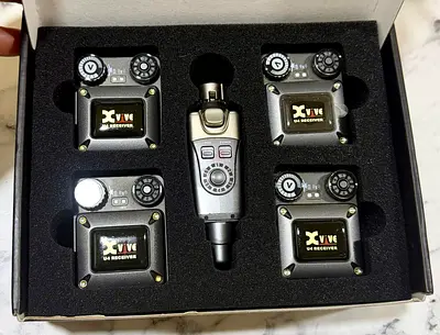Xvive U4R4 Wireless in-Ear Monitor System Set with 1 Transmitter & 4 Receivers