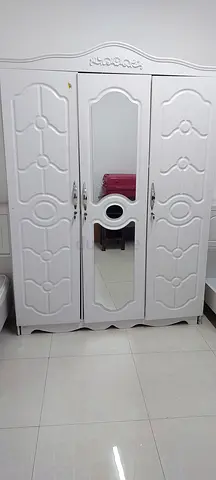 3 door cupboard / wardrobe