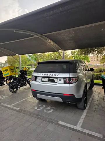 2016 Land Rover Discovery SE | European Specs | Pristine Condition
