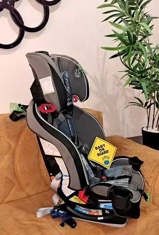 للبيع كارسيت GRACO نوعية ممتازة ومريح للطفل مناسب لجميع الأعمار For sale top brand car seat