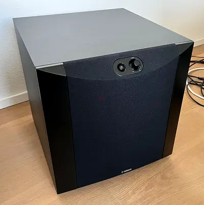 Yamaha NS-SW300 Subwoofer 10inch 1yr old