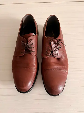 Premium Leather Oxford shows size 43