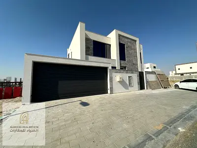 فيلا فاخرة بحديقة واسعة ومجلس بمدخل خاص