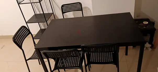 Daning table with 5 chair for sale