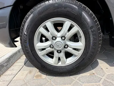 2005 Lexus LX-SERIES photo 4