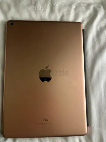Apple iPad 7th Gen 32GB Gold + Original Apple Keyboard | Excellent Condition