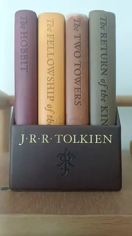 J.R.R. Tolkien - The Hobbit; The Fellowship of the Ring; The Two Towers; The Return (4-book set)