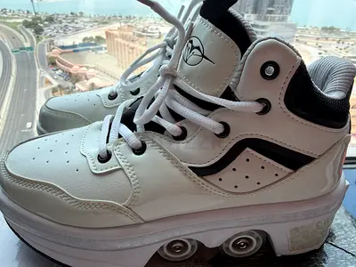 White Roller Skate Shoes with Built-in Wheels - Size 37, Light Use