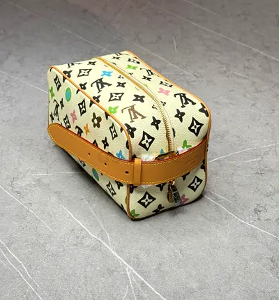 Lv toilet bag