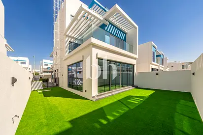 Close To Central Hub | Brand New | Exclusive