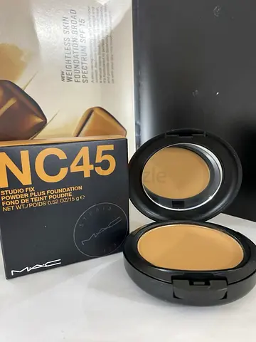 MAC Studio Fix Powder Plus Foundation shade NC45