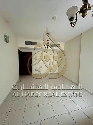 شقة غرفتين وصالة مع غرفة خادمة على قناة القصباء، الشارقة – 3 حمام – مساحات ممتازة – صيانة مجانية على المالك – دفعات مرنة 4 أو 6 دفعات