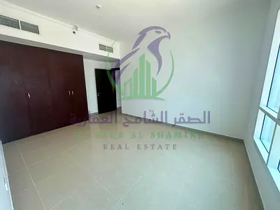 اوسع واجمل غرفتين وصالة مع خزائن حائط وغرفة تخزين (ستور) وغرفة خادمة وباركينج مجاني باطلالة مفتوحة