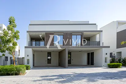 Single Row | Open Kitchen | Landscaped | Well Lit