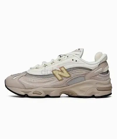 New Balance 9060 trainers - beige/white, size available