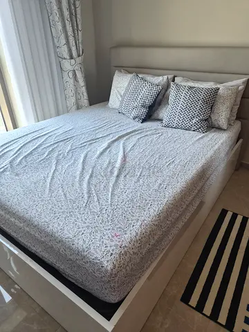 Queen size bed