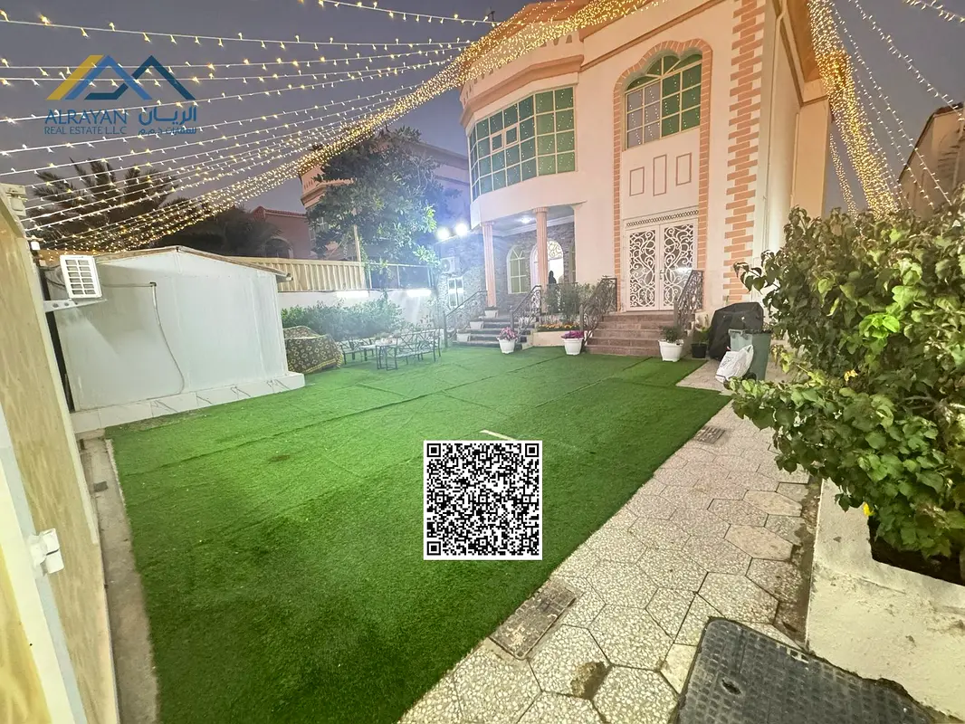 فرصه مميزه  بالروضة 2   فيلا للبيع بسعر مغرى مع الكهرباء والمياه والمكيفات تملك حر لجميع الجنسيات وجاهزه للسكن فورا قريبه من الخدمات فيلا عصرية وفاخرة