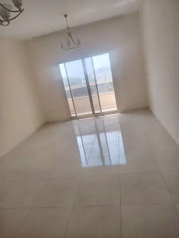 🏡 للإيجار السنوي – غرفتين وصالة في المجاز 2 ✨ برج حديث | موقع حيوي | ثاني ساكن | صيانة مجانية 📍 الموقع: المجاز 2، على الشارع الرئيسي مباشرة، بجوار