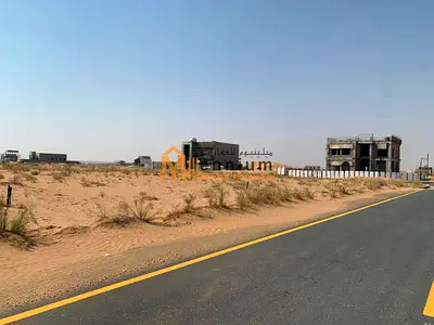 للبيع الرض سكنية زاوية في السحمة بسعر 350.000 درهم فقط