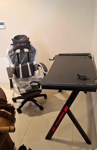 Gaming desk and gaming chair set - brand new