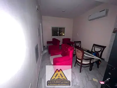 مساحة كبيرة | تكييف سبليت | موقع مميز| بالقرب من الشروق مول | قريب من جميع الخدمات | سهولة الوصول للشارقة ودبي | موقع حيوي ومريح | فرصة إيجارية ممتازة