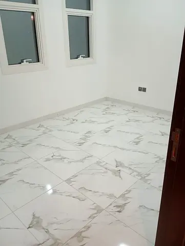 OPPOSITE TO NMC HOSPITAL LUXURIOUS 2BHK AVAILABLE WITH ALL AMENITIES FOR FAMILYS