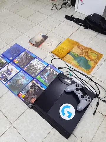Playstation 4 for sale whith games 7 cds