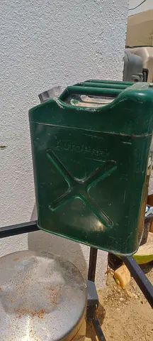 Petrol metal can