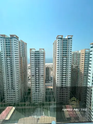 أكبر و ارخص شقة 3 غرف و صالة في أبراج عجمان ون للايجار، غرفة خادمة، غرفة غسيل، خزائن بالحائط، 5 حمام، بلكونة، باركينج مجاني، مسبح + جيم + حديقة .