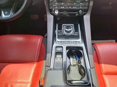 صورة مصغرة 14 لـ 2017 Jaguar F-PACE