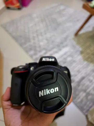 Nikon DSLR D5300 camera body with lens cap - good working condition with battery charger and Bag