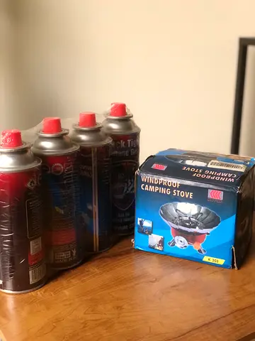 Set of 4 Butane Gas Canisters (220g each) - Unopened and camping stove